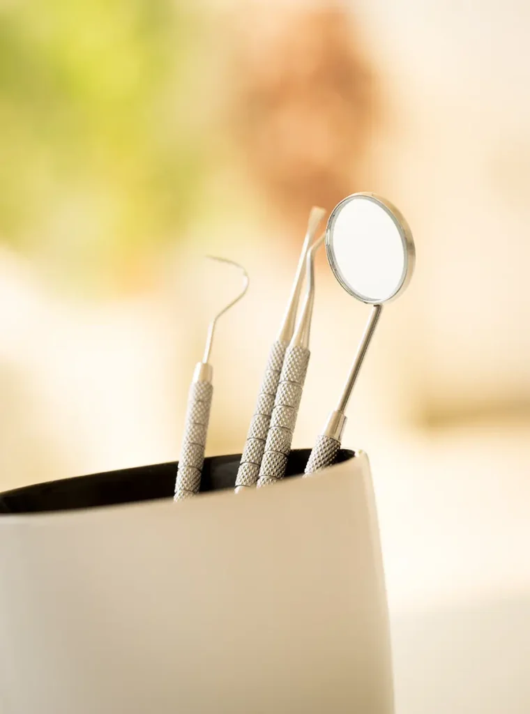 Instruments pour soins dentaires courants à Samatan